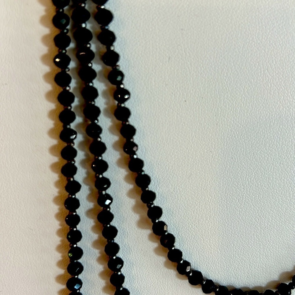 Black crystal beaded necklace-NWOT - Picture 2 of 5